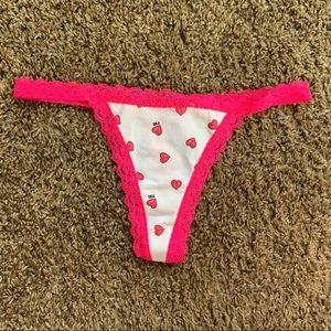 NWOT 2011 Victoria Secret Pink Vintage Heart Dot Lace Trim V-String Thong XS